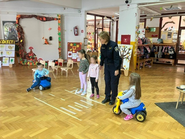 Slika /PU_ZG/slike/PUZ/2025/LISTOPAD/27-10 vrtic/IMG vrtić 1.jpg